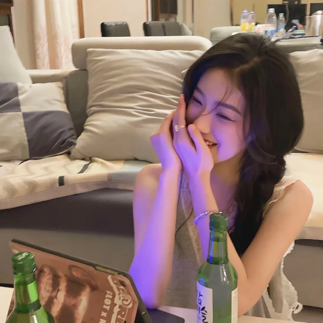 穿粉红色裤子的男孩